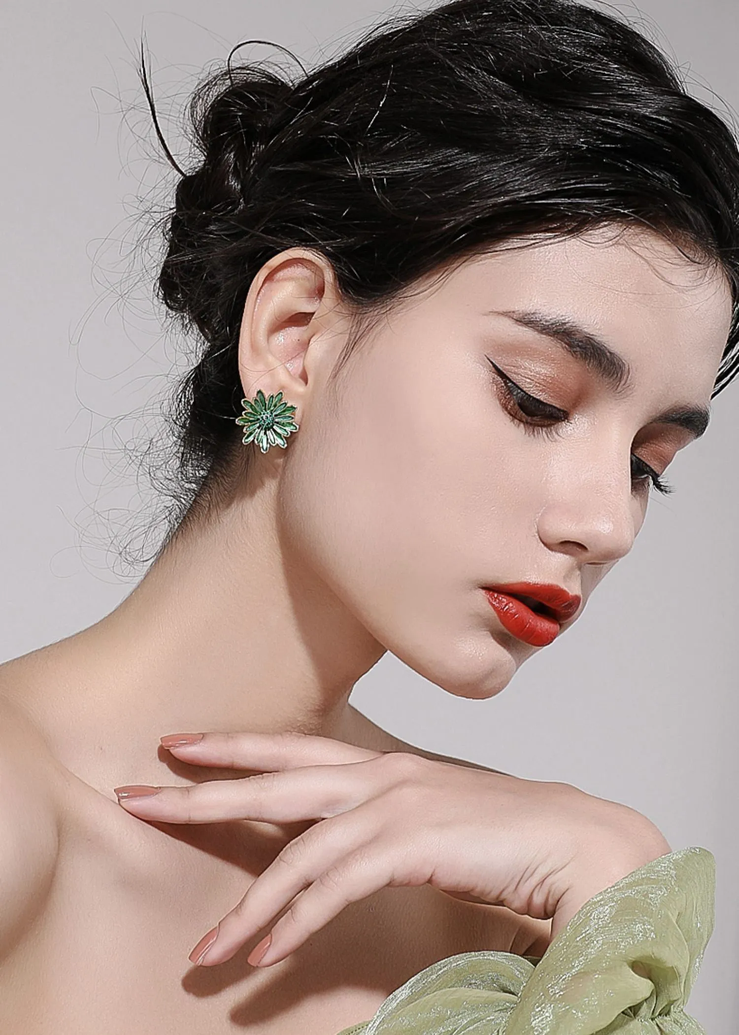 Green Daisy Floral Stud Earrings