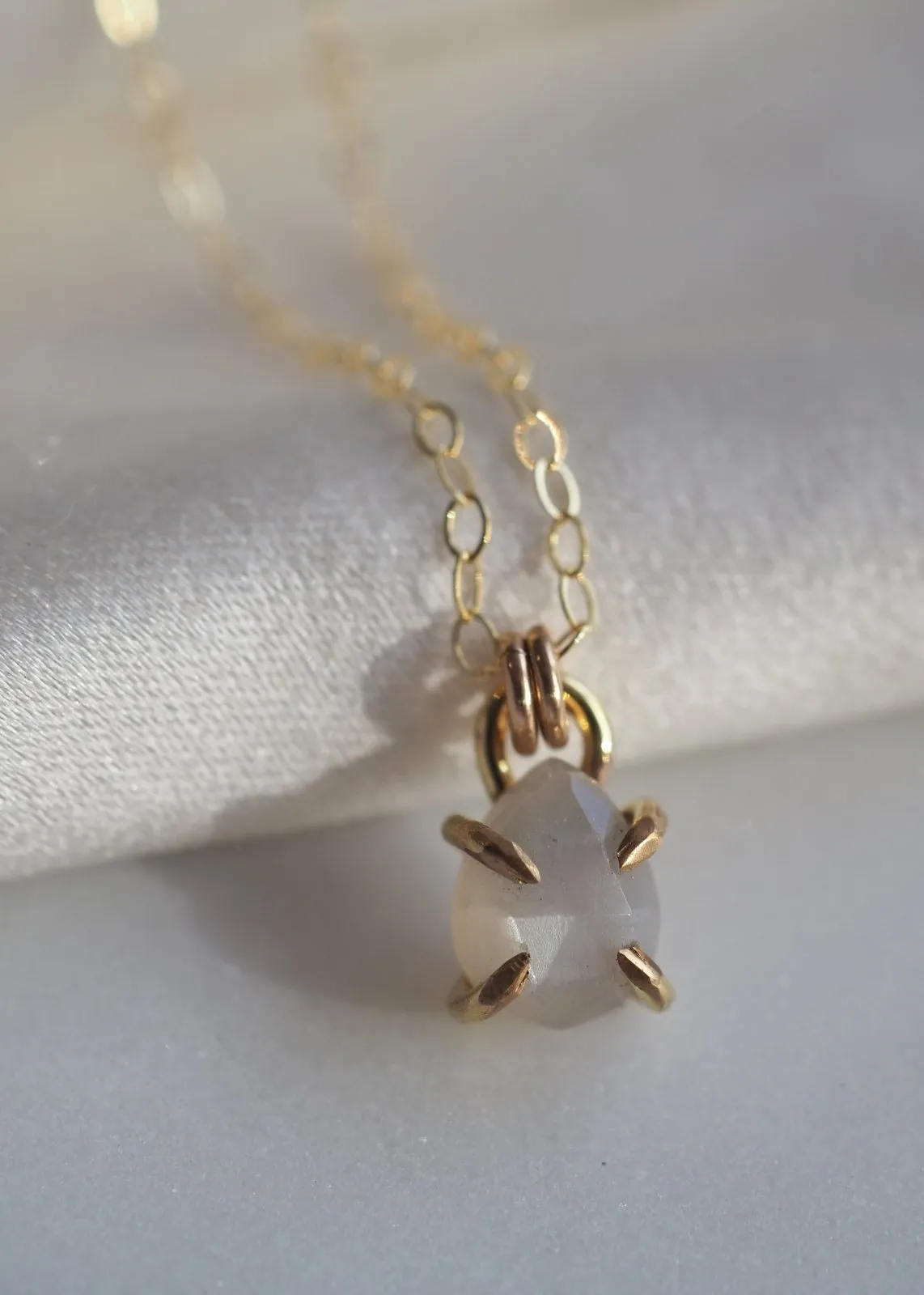 Libra Claw Set Pear Necklace - Gold Filled