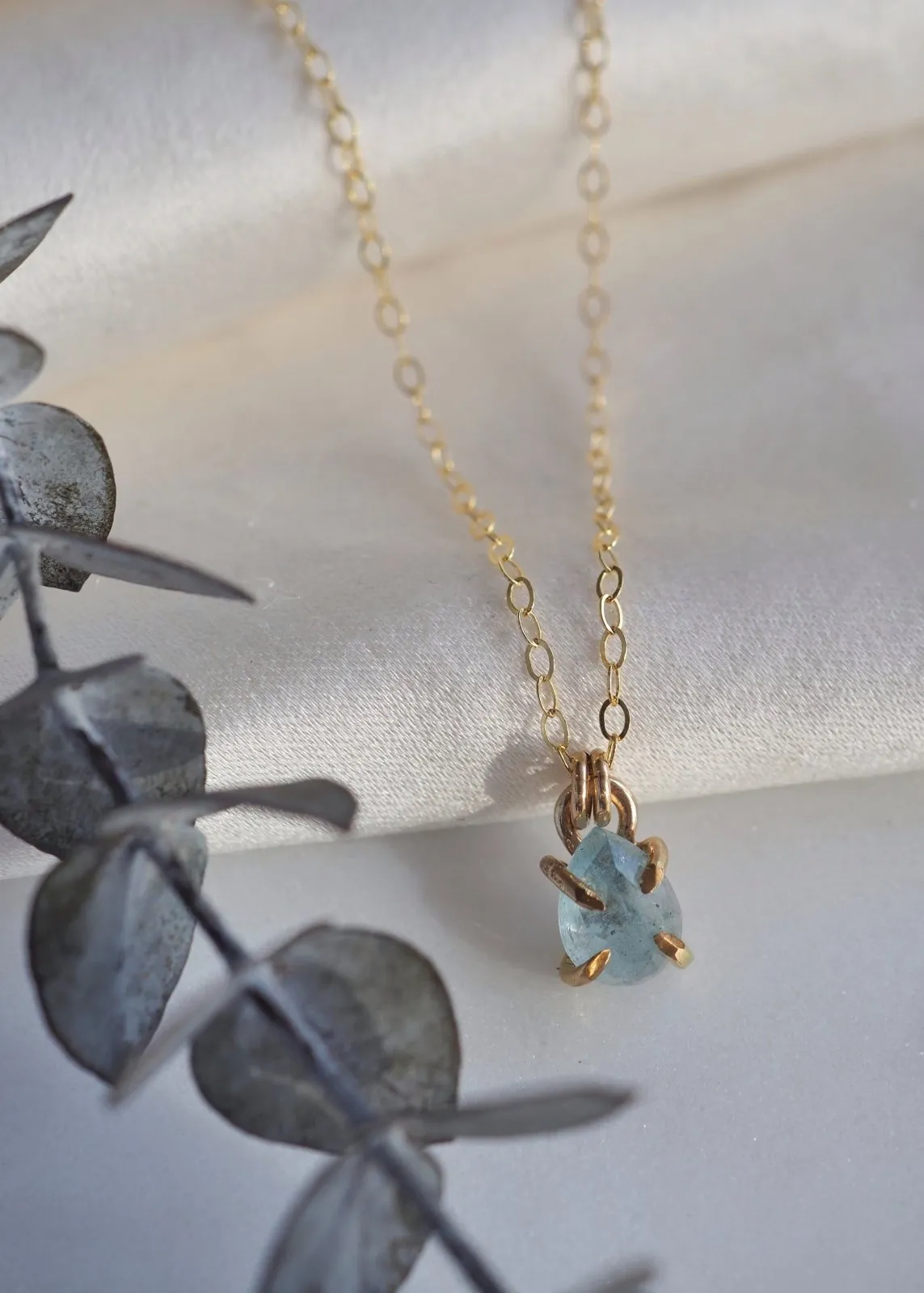 Libra Claw Set Pear Necklace - Gold Filled