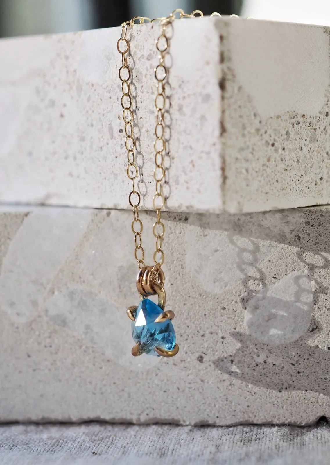 Libra Claw Set Pear Necklace - Gold Filled