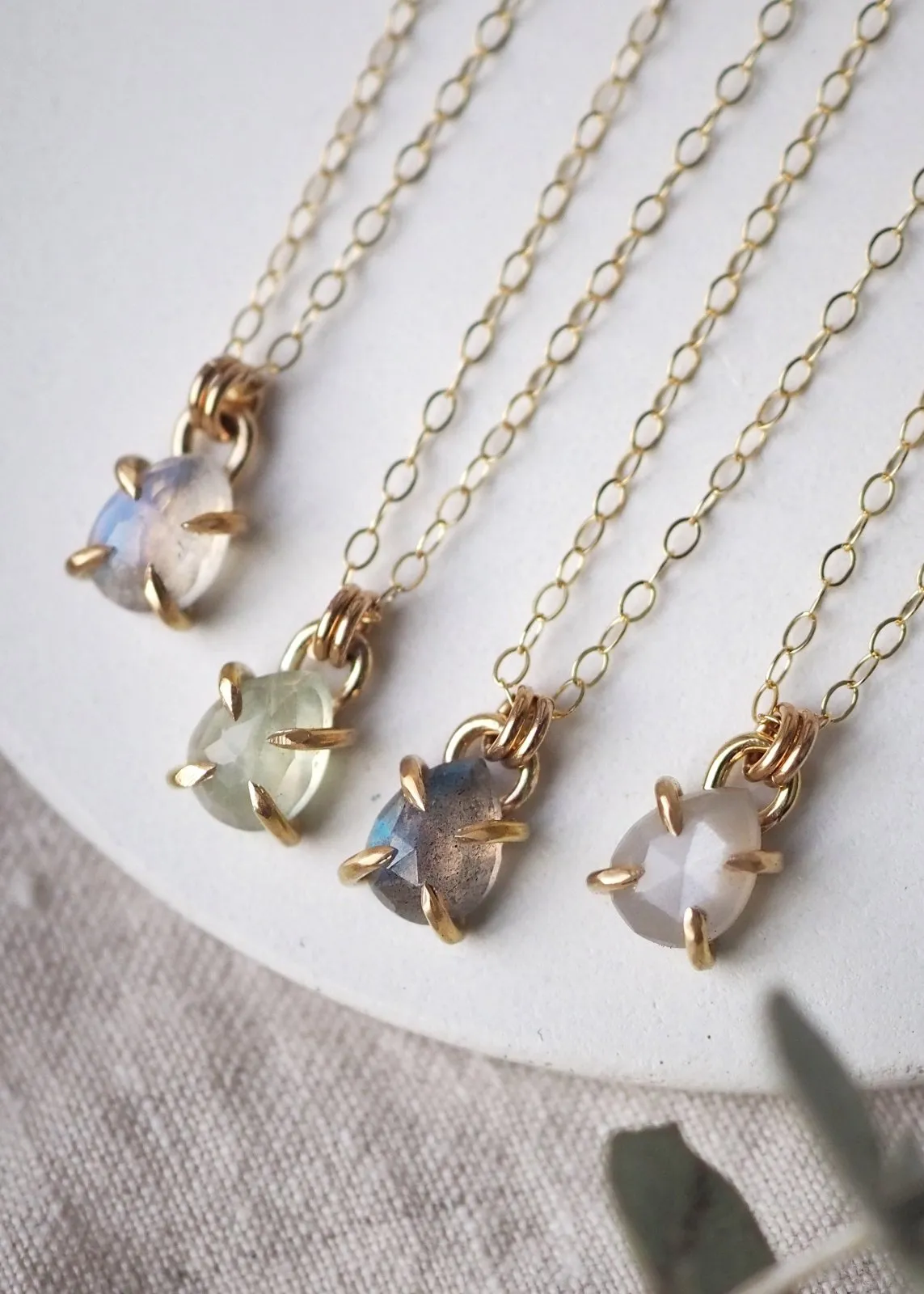 Libra Claw Set Pear Necklace - Gold Filled
