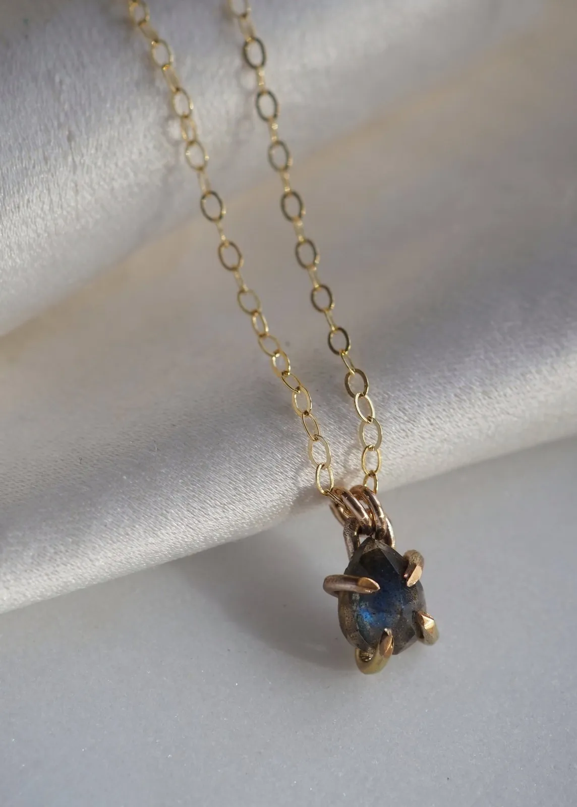 Libra Claw Set Pear Necklace - Gold Filled