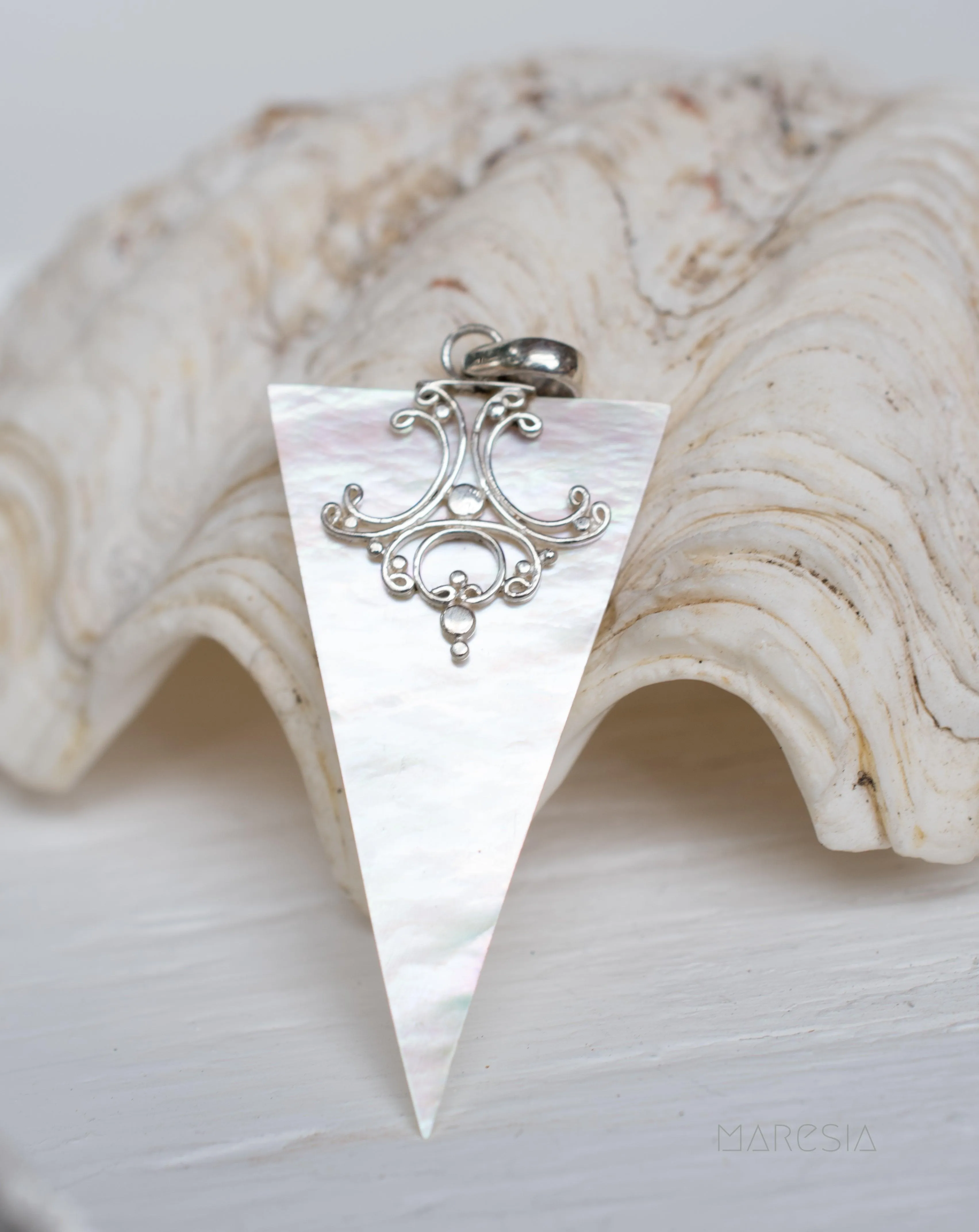 Pendant ~ Mother of Pearl ~ Sterling Silver 925 ~SMP022