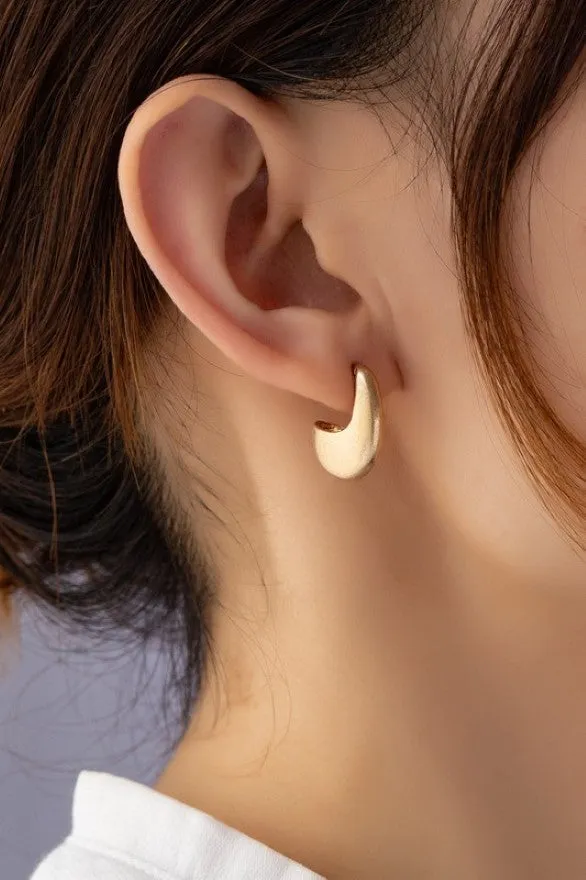 Puffy C shape huggie hoop earrings