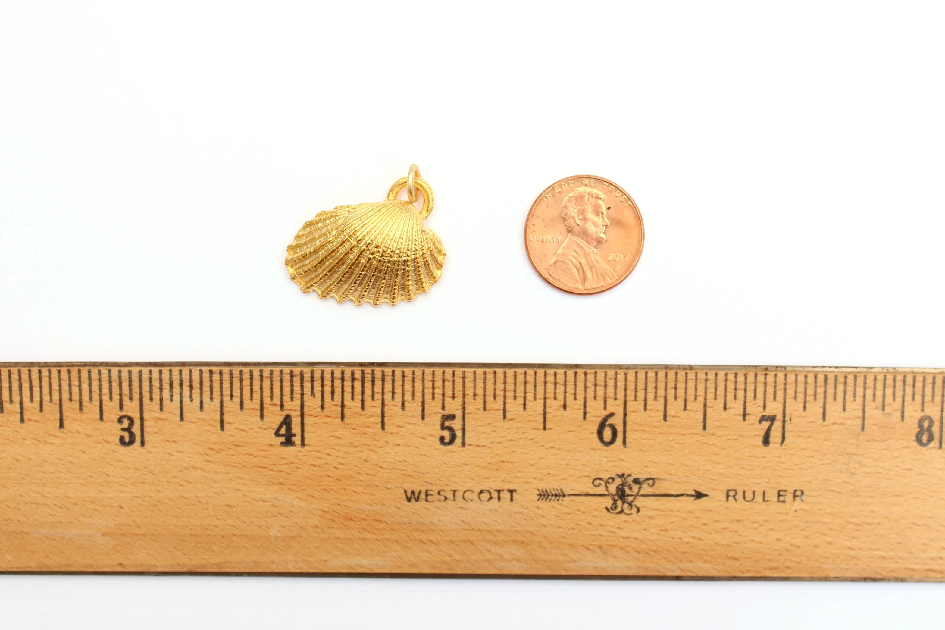 Ridged Shell Pendant in Britannium - Coastal Elegance in Every Detail