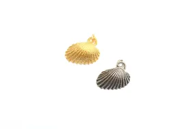 Ridged Shell Pendant in Britannium - Coastal Elegance in Every Detail