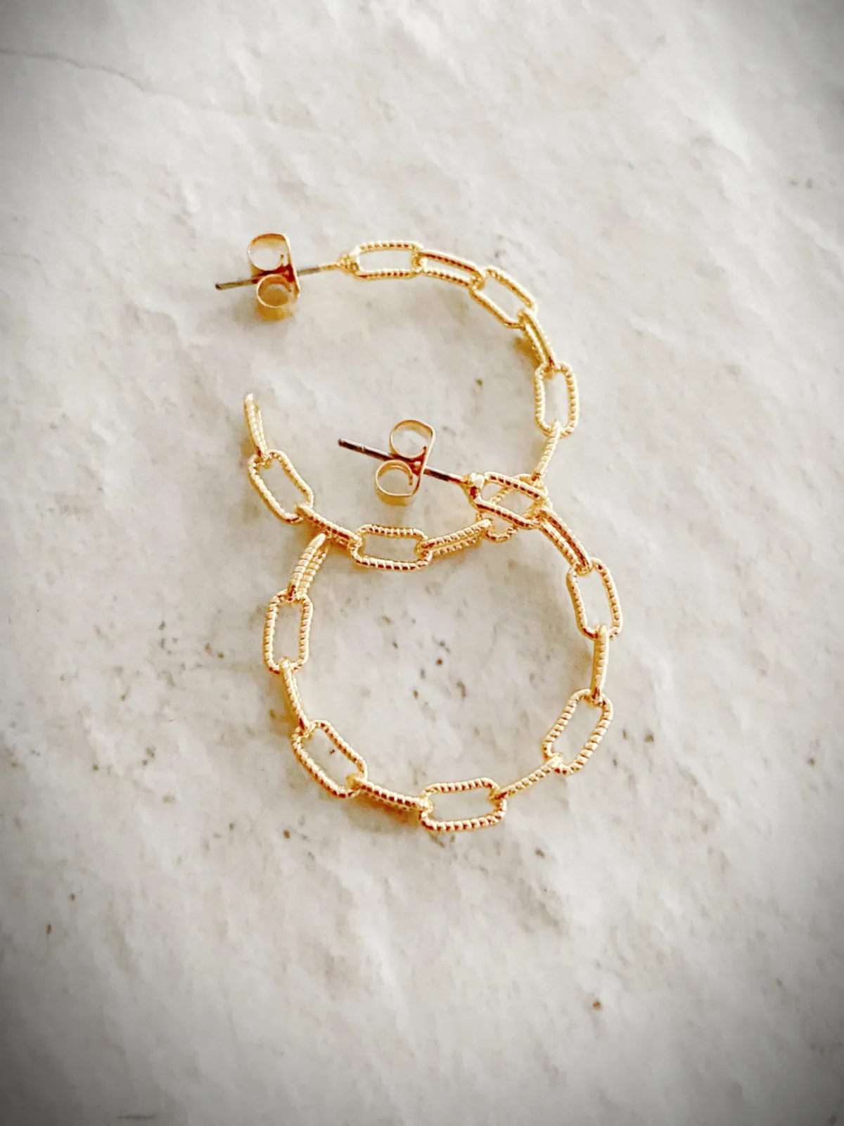 Textured Chain Link Post Hoops